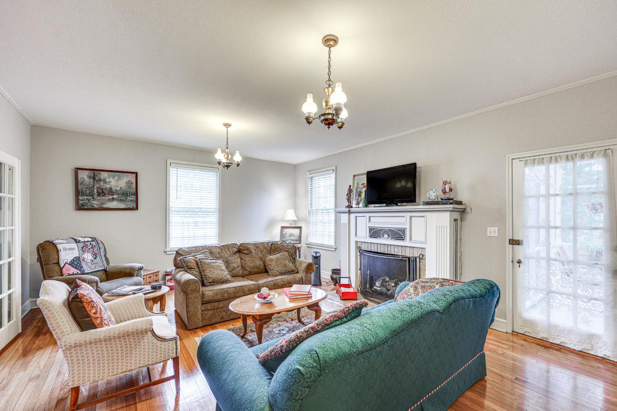 Delightful Retreat With Fireplace And Large Yard! Eksteriør billede
