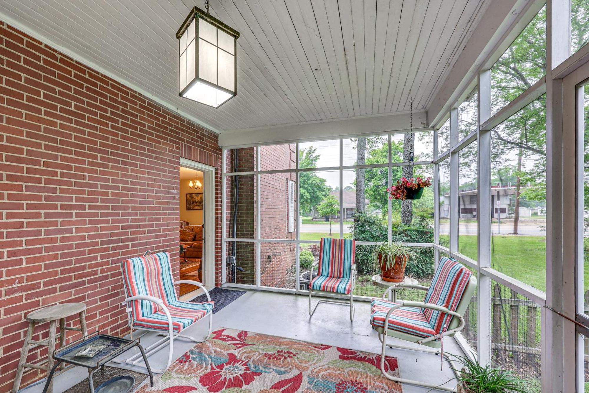 Delightful Retreat With Fireplace And Large Yard! Eksteriør billede