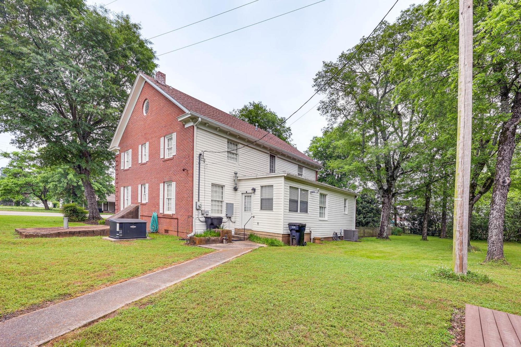 Delightful Retreat With Fireplace And Large Yard! Eksteriør billede