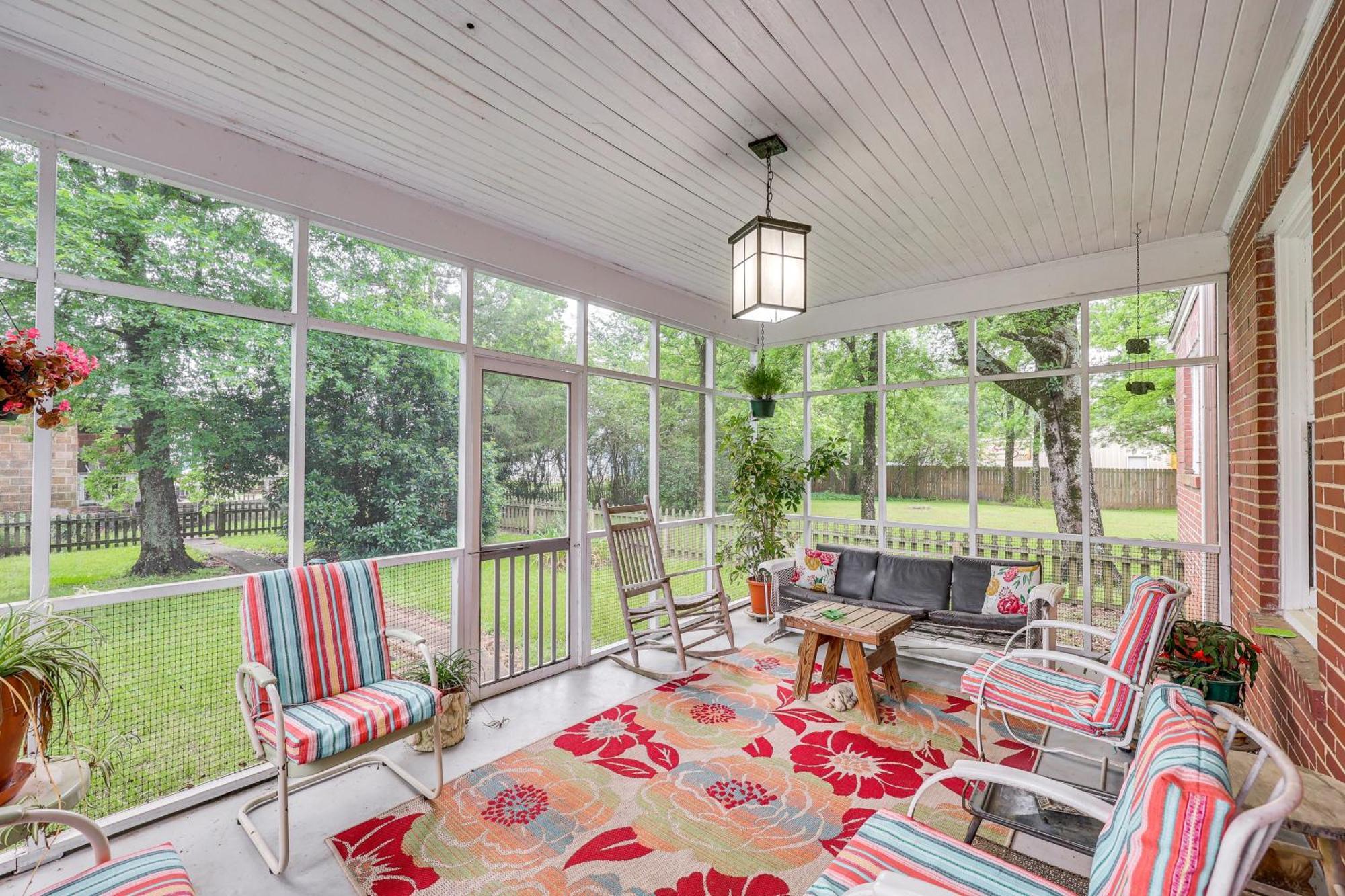 Delightful Retreat With Fireplace And Large Yard! Eksteriør billede