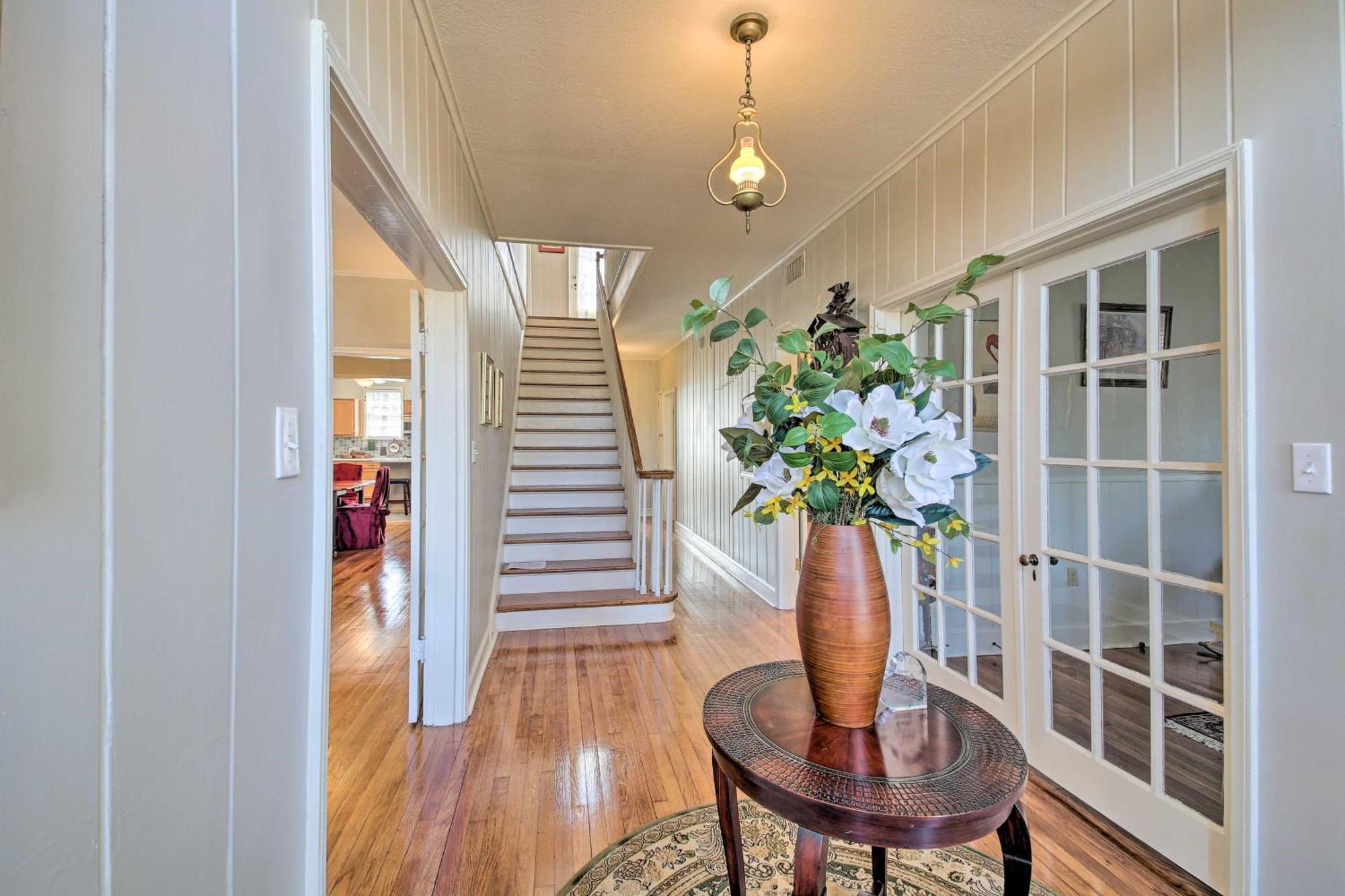 Delightful Retreat With Fireplace And Large Yard! Eksteriør billede